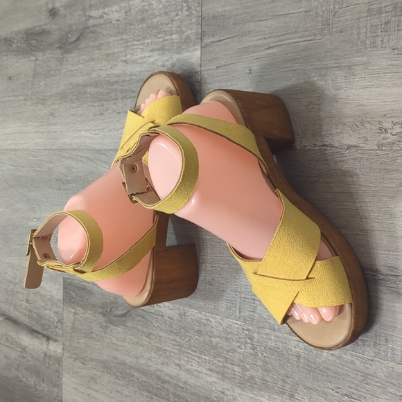 Topshop Block Heel Ankle Strap Sandals - Picture 4 of 8